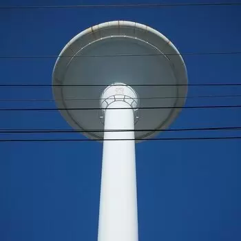 神奈川県のマークが入った給水塔かっこいいな。