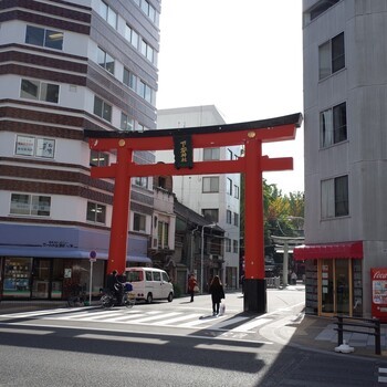 稲荷町を散歩しました / でかい稲荷と小さな寺がギッチギチにある街のアイキャッチ画像