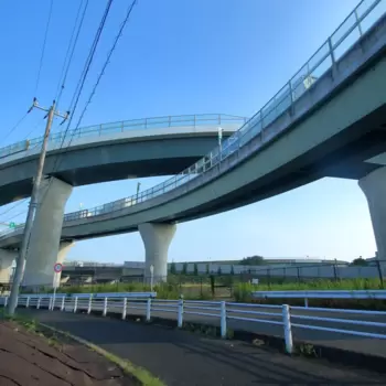 "ぐるぐる" means round and round.