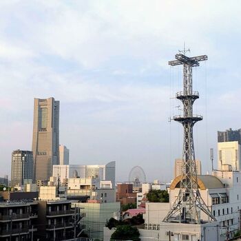 横浜の街は、ワッフルによって守られている